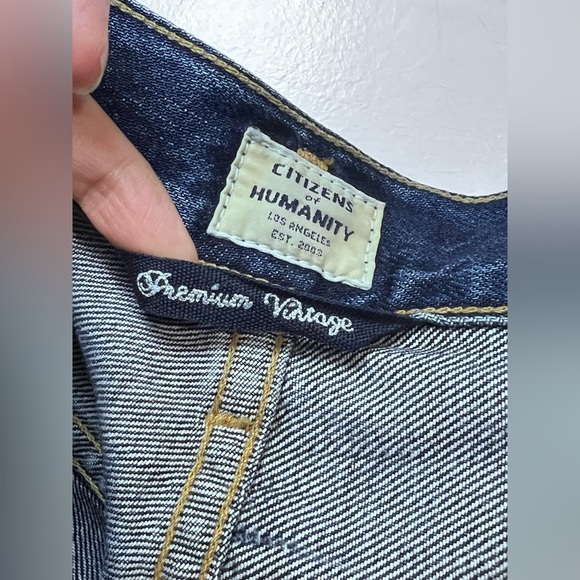 Citizens Of Humanity Blue Straight Jeans with Distressed Detail - Picture 4 of 12